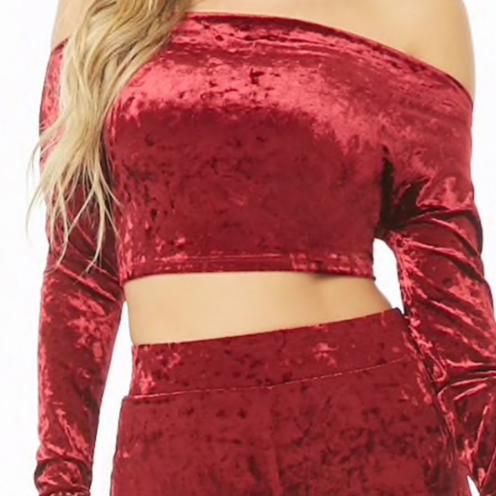 Two piece velvet red set - Picture 1 of 3
